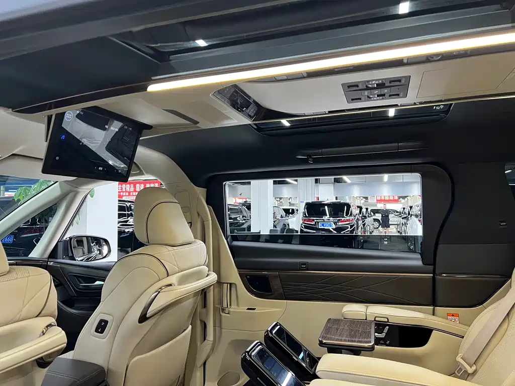 Toyota Alphard 2024 — фото 10