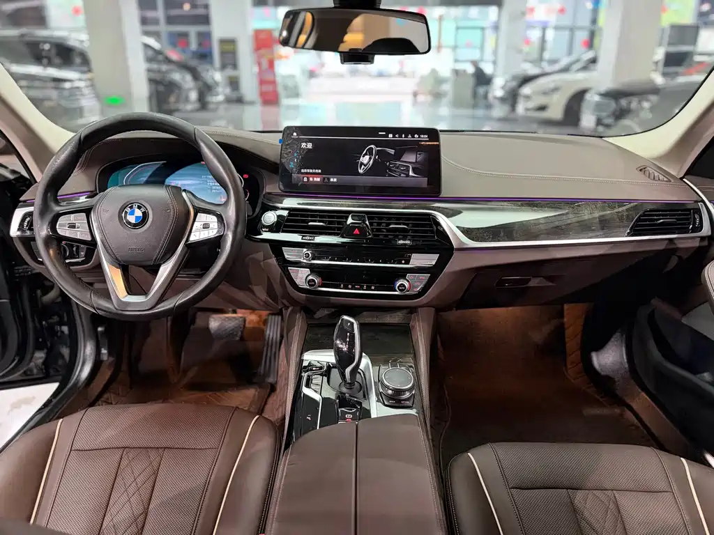 BMW 5 Series 2021 — фото 10