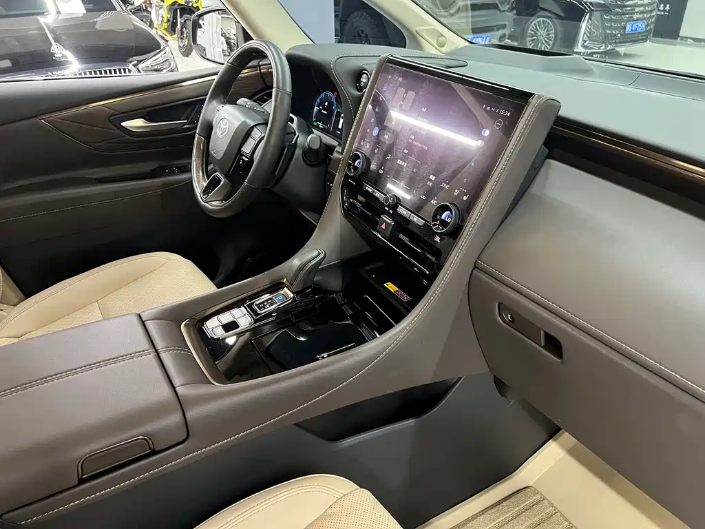 Toyota Alphard 2024 — фото 21