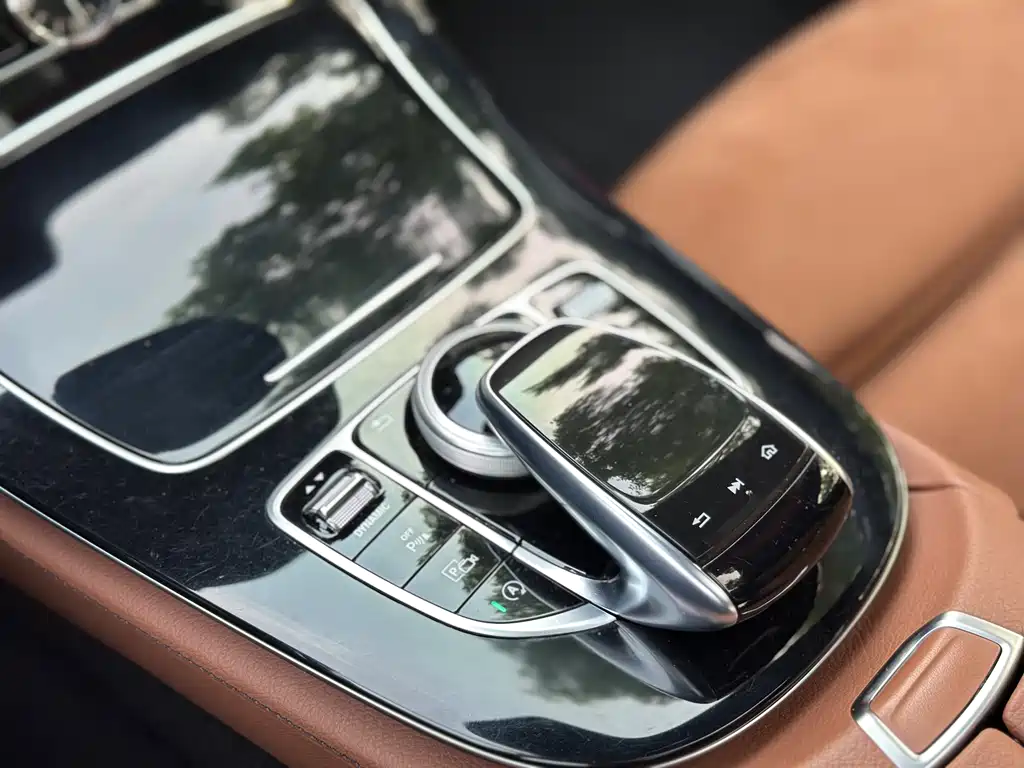 Mercedes-Benz E-Class 2018 — фото 19