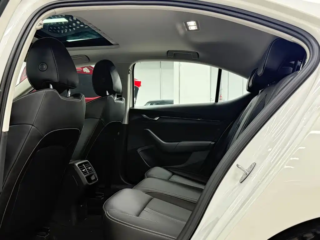 Skoda Octavia 2022 — фото 17