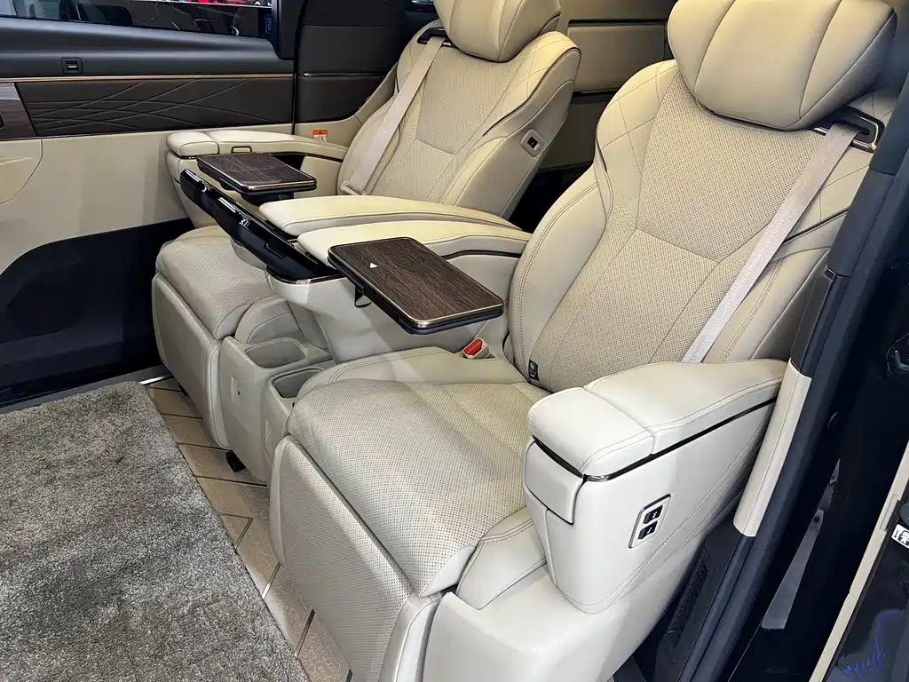 Toyota Alphard 2024 — фото 12