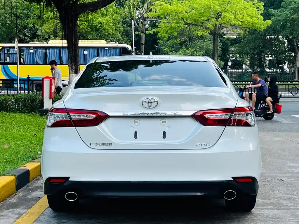 Toyota Camry 2021 — фото 4