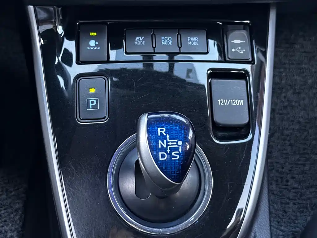 Toyota Corolla 2015 — фото 32