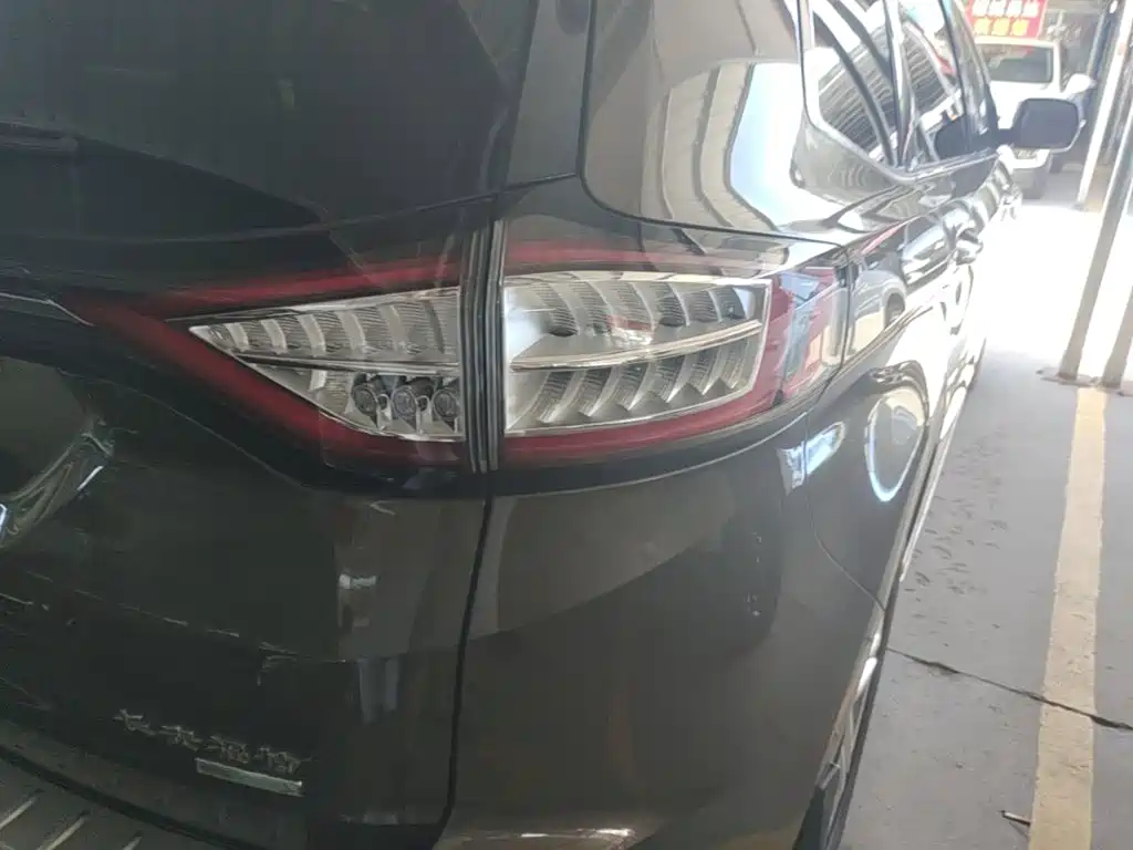 Ford Edge 2018 — фото 8