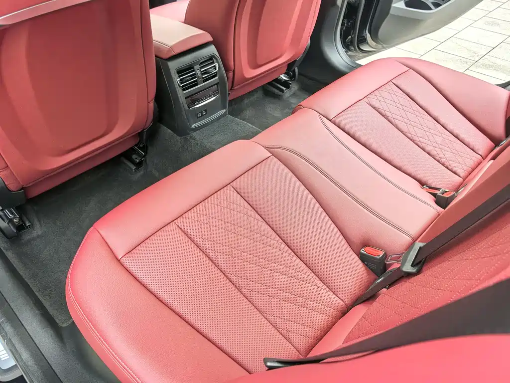 BMW 3 Series 2025 — фото 17