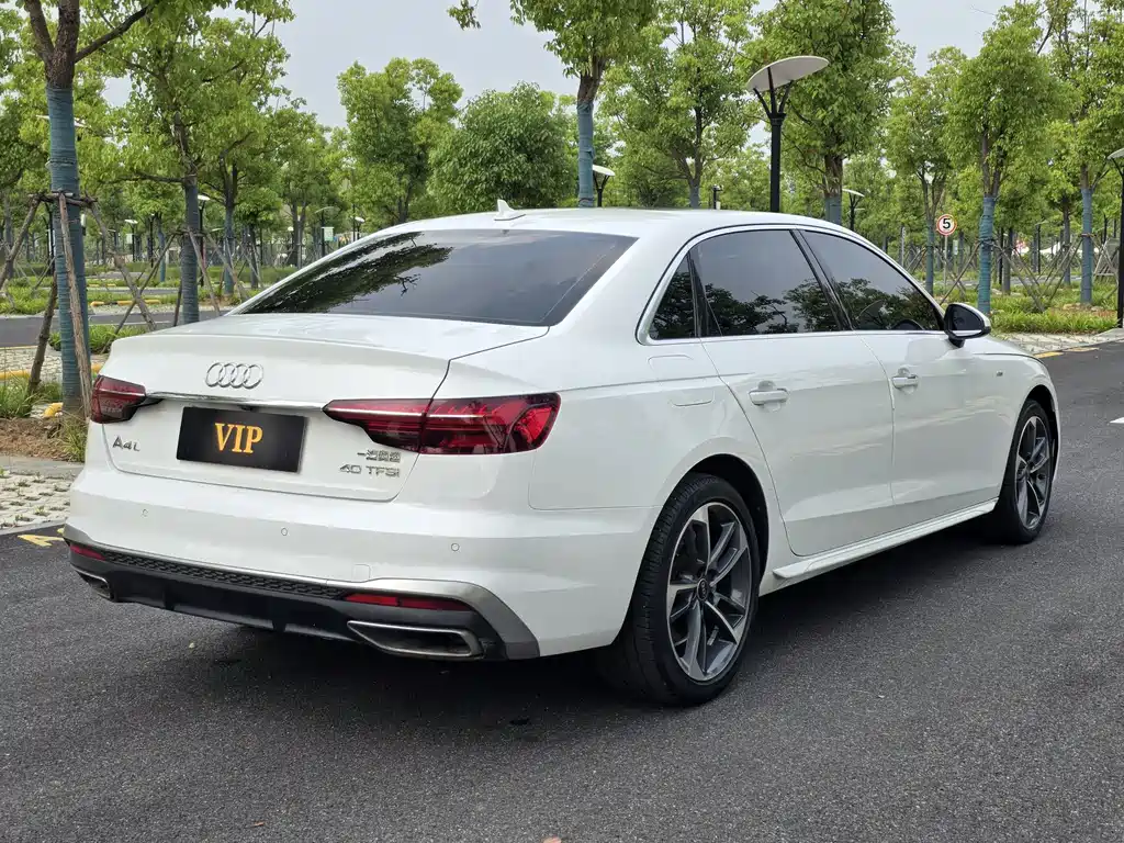 Audi A4L 2022 — фото 4