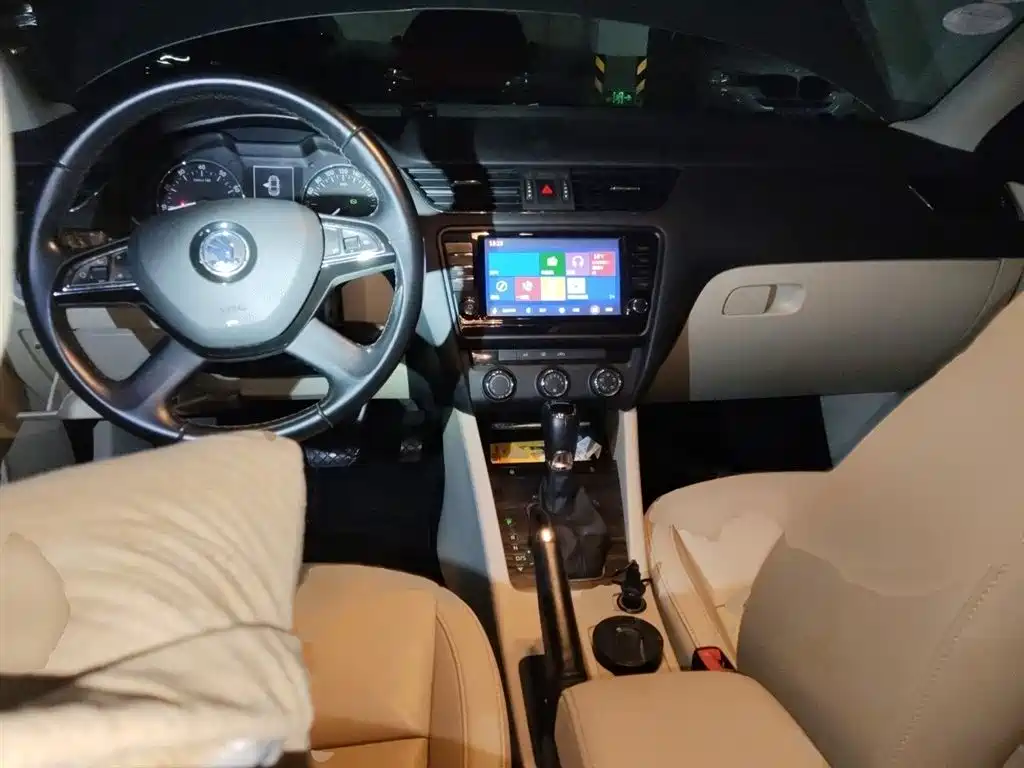 Skoda Octavia 2014 — фото 13