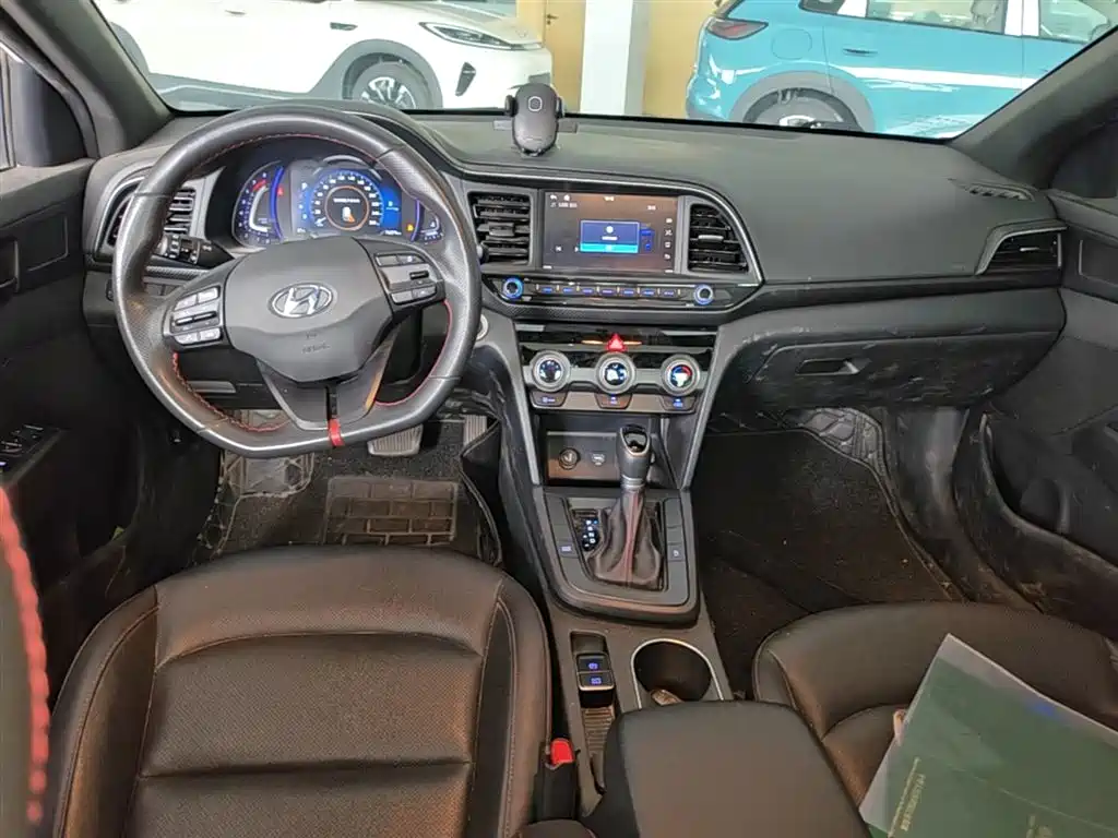 Hyundai Elantra 2020 — фото 10