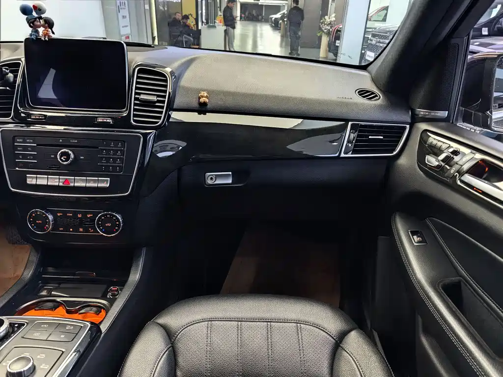 Mercedes-Benz GLE 2017 — фото 11
