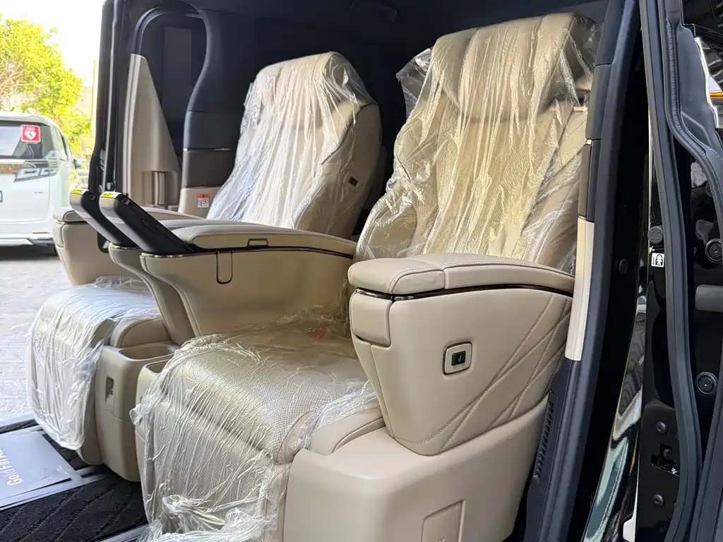 Toyota Alphard — фото 14