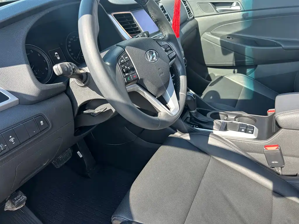 Hyundai Tucson 2017 — фото 11