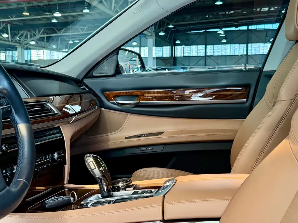 BMW 7 Series 2014 — фото 19