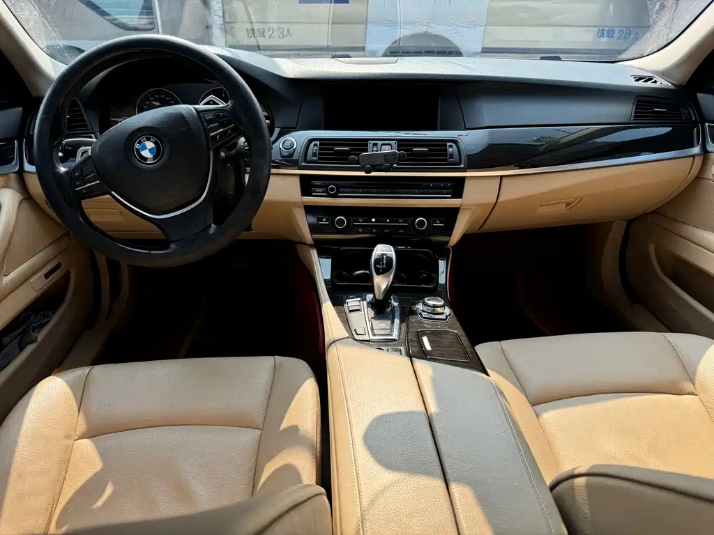 BMW 5 Series 2012 — фото 9