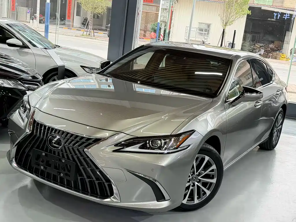 Lexus ES 2022 — фото 1