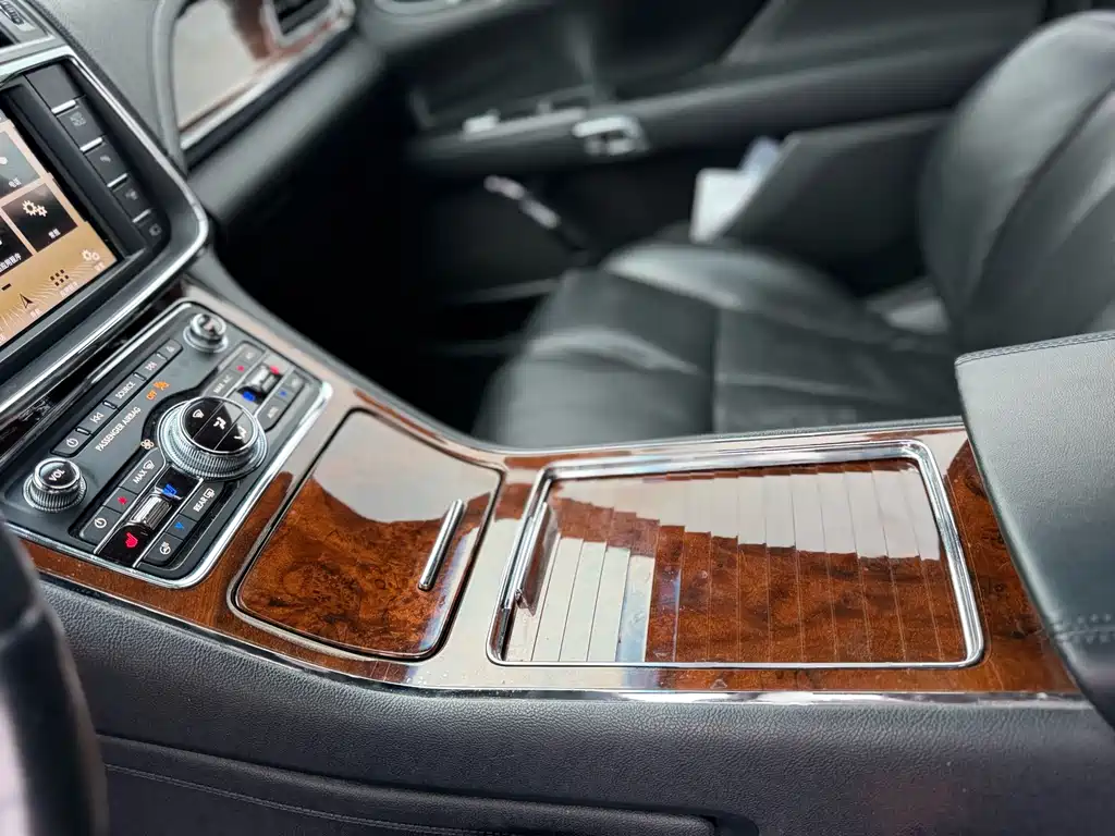 Lincoln Continental 2018 — фото 15