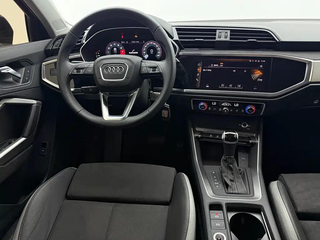 Audi Q3 2022 — фото 10