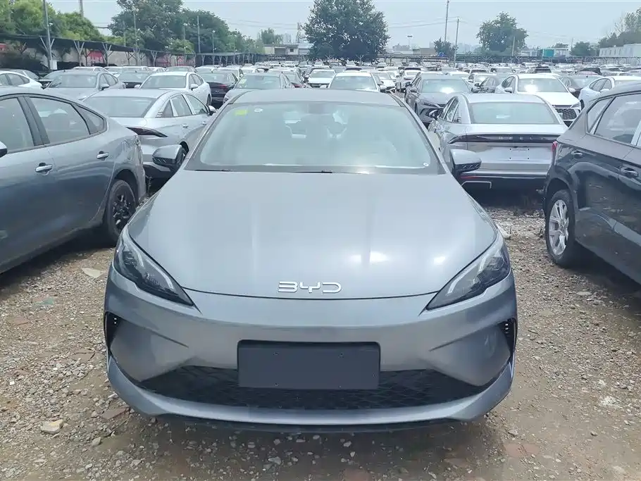 BYD Seal 05 DM-i 2026 — фото 2