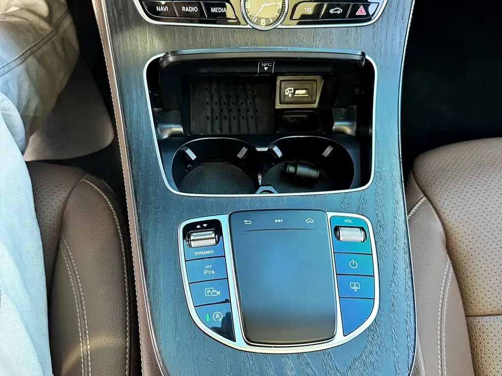 Mercedes-Benz E-Class 2020 — фото 15