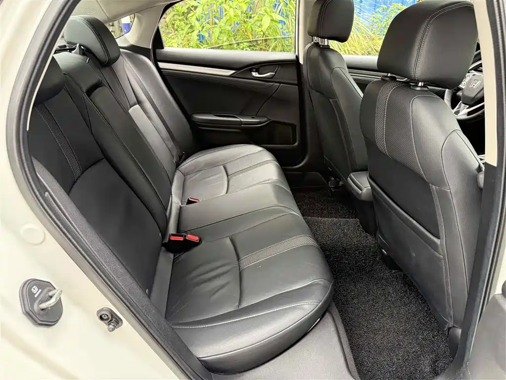 Honda Civic 2019 — фото 17