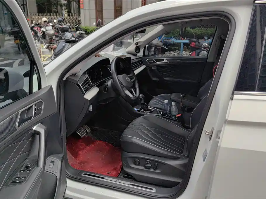 Volkswagen Tiguan L 2023 — фото 9