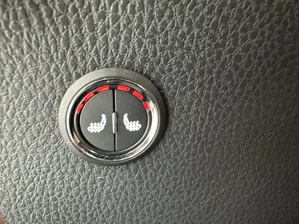Toyota Yaris L 2022 — фото 13