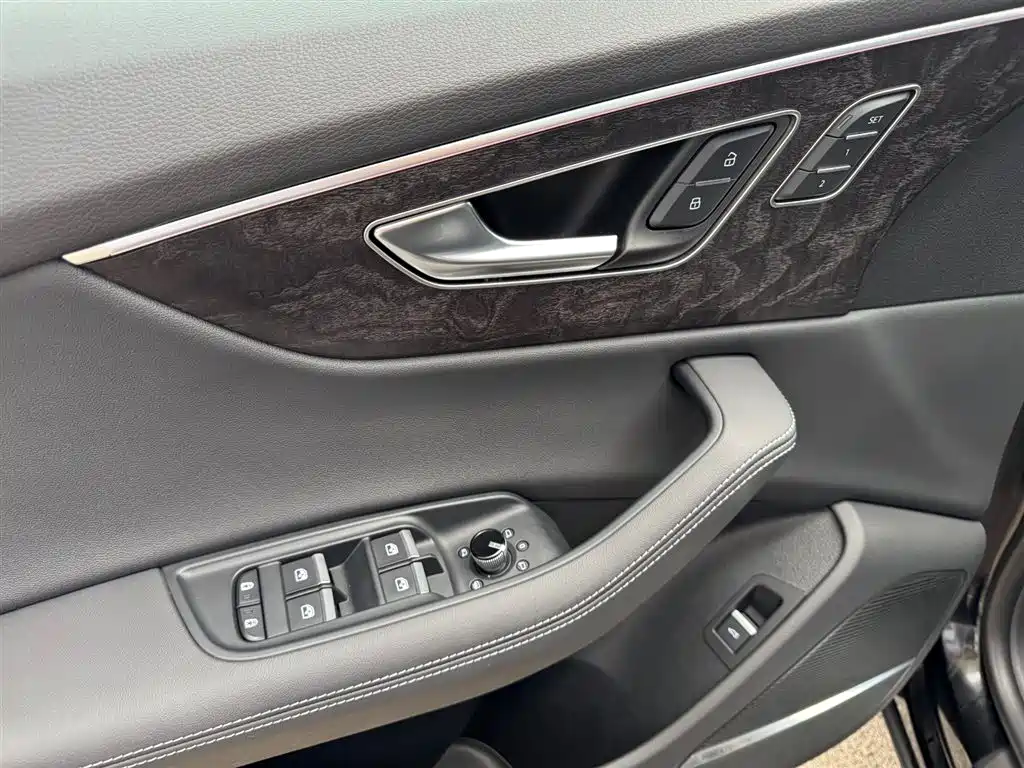Audi Q8 2025 — фото 14