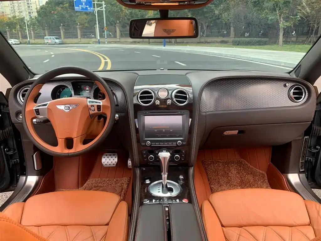 Bentley Flying Spur 2012 — фото 18