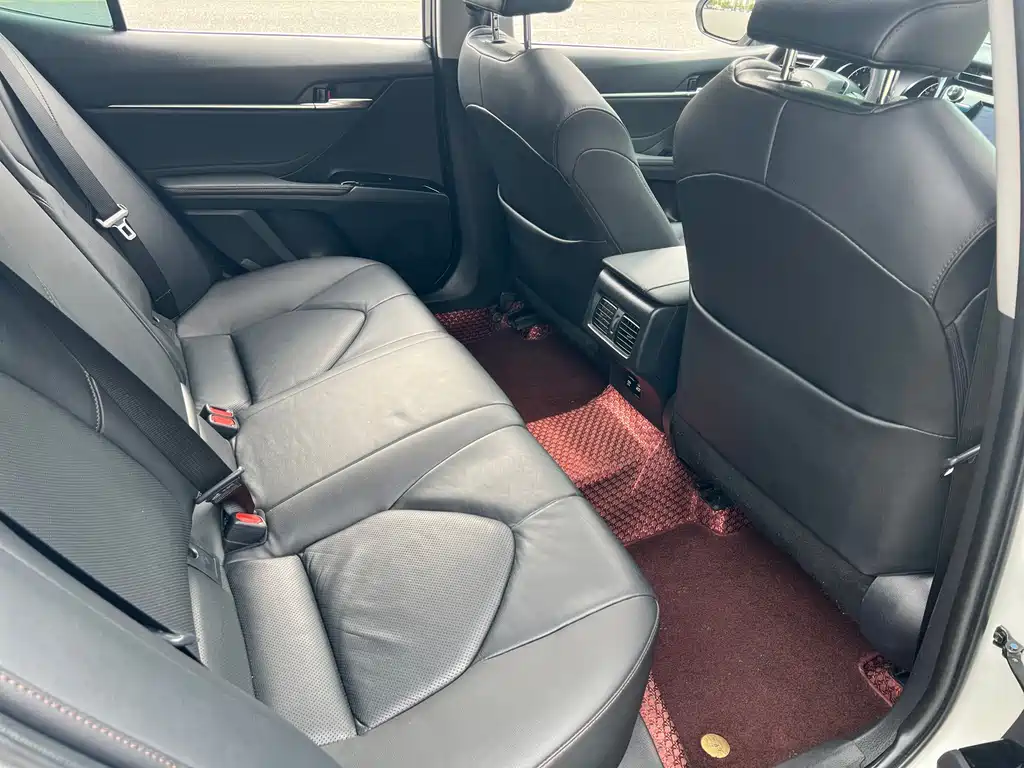 Toyota Camry 2019 — фото 11