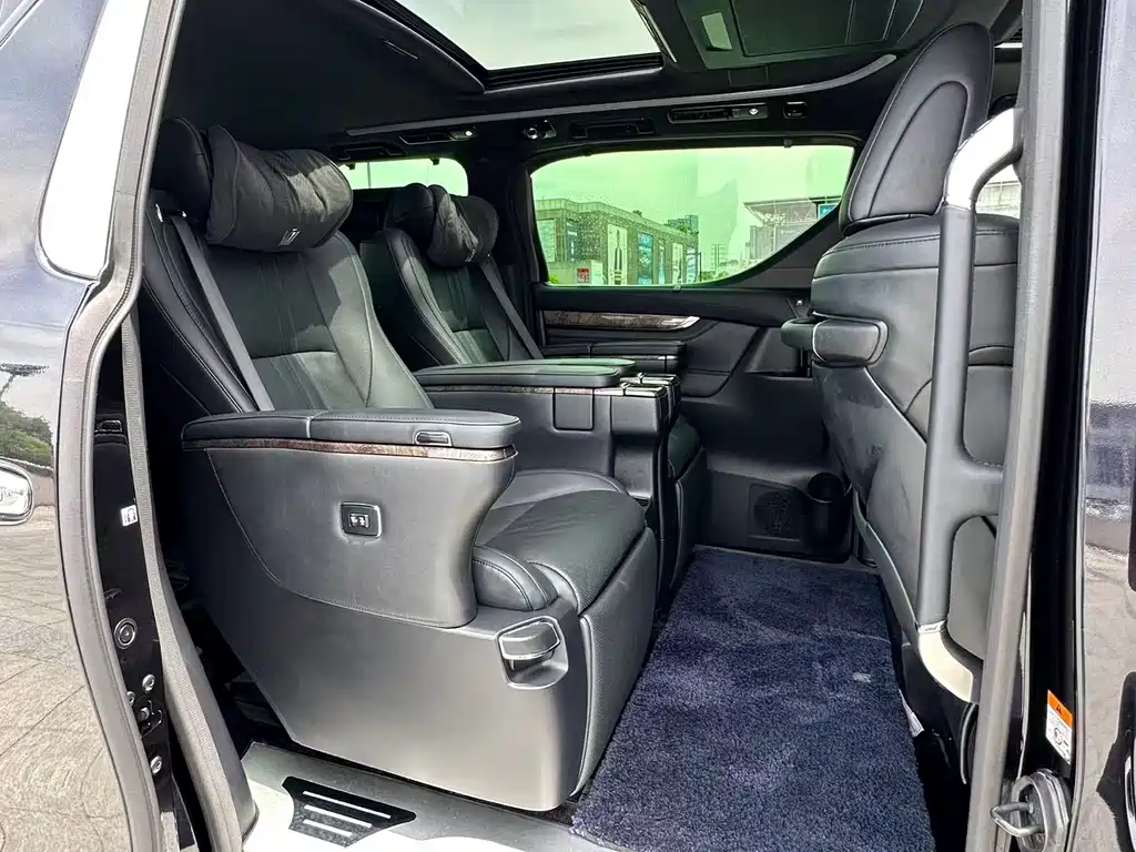 Toyota Vellfire 2023 — фото 12