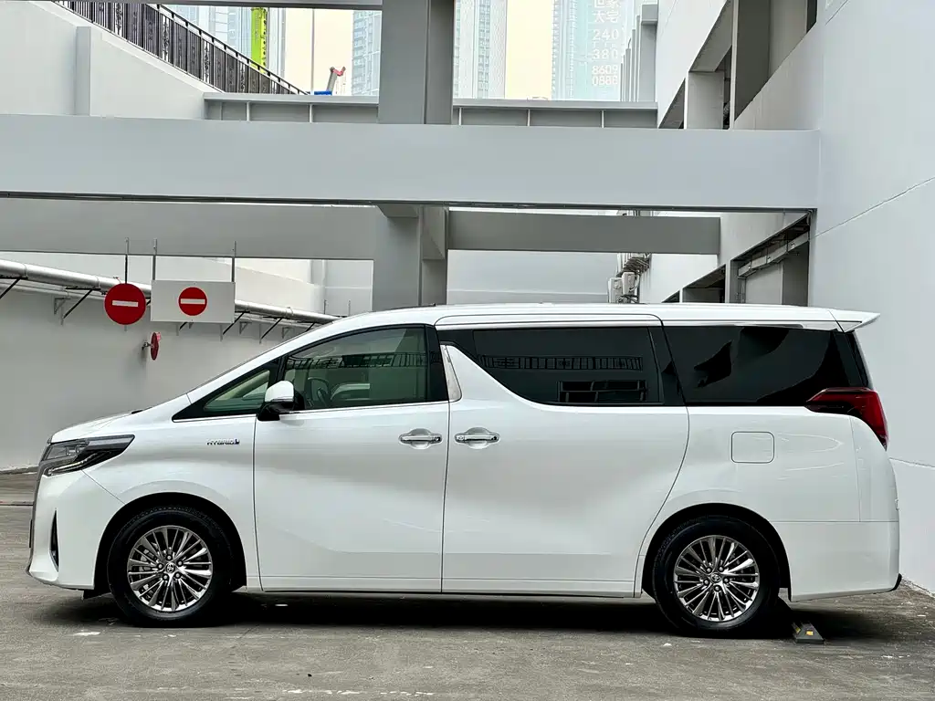 Toyota Alphard 2020 — фото 19