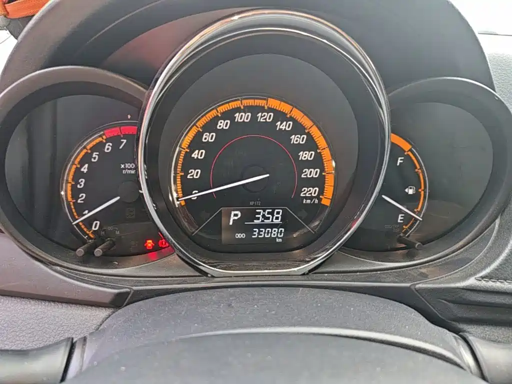 Toyota Yaris L 2022 — фото 12