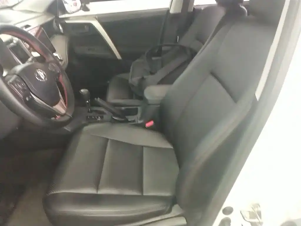Toyota RAV4 2016 — фото 15