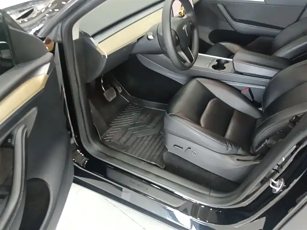 Tesla Model Y 2023 — фото 16
