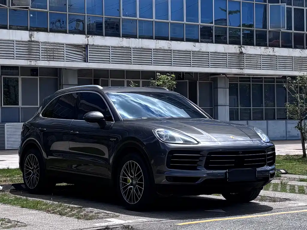 Porsche Cayenne Hybrid 2022 — фото 3
