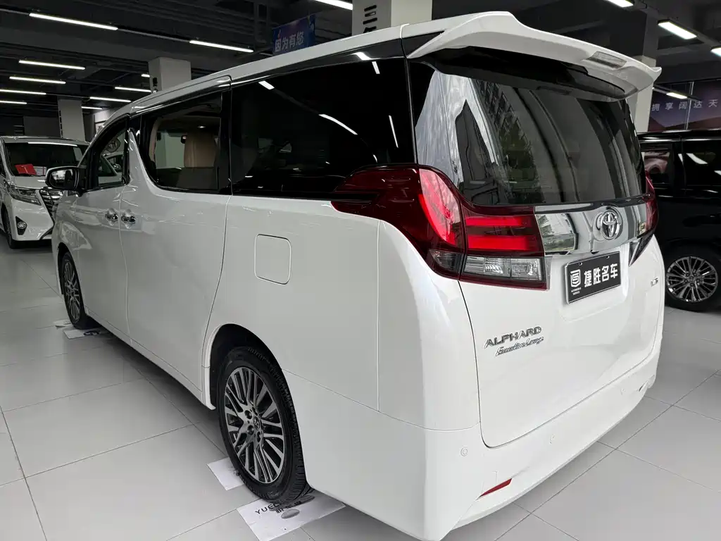 Toyota Alphard 2017 — фото 7