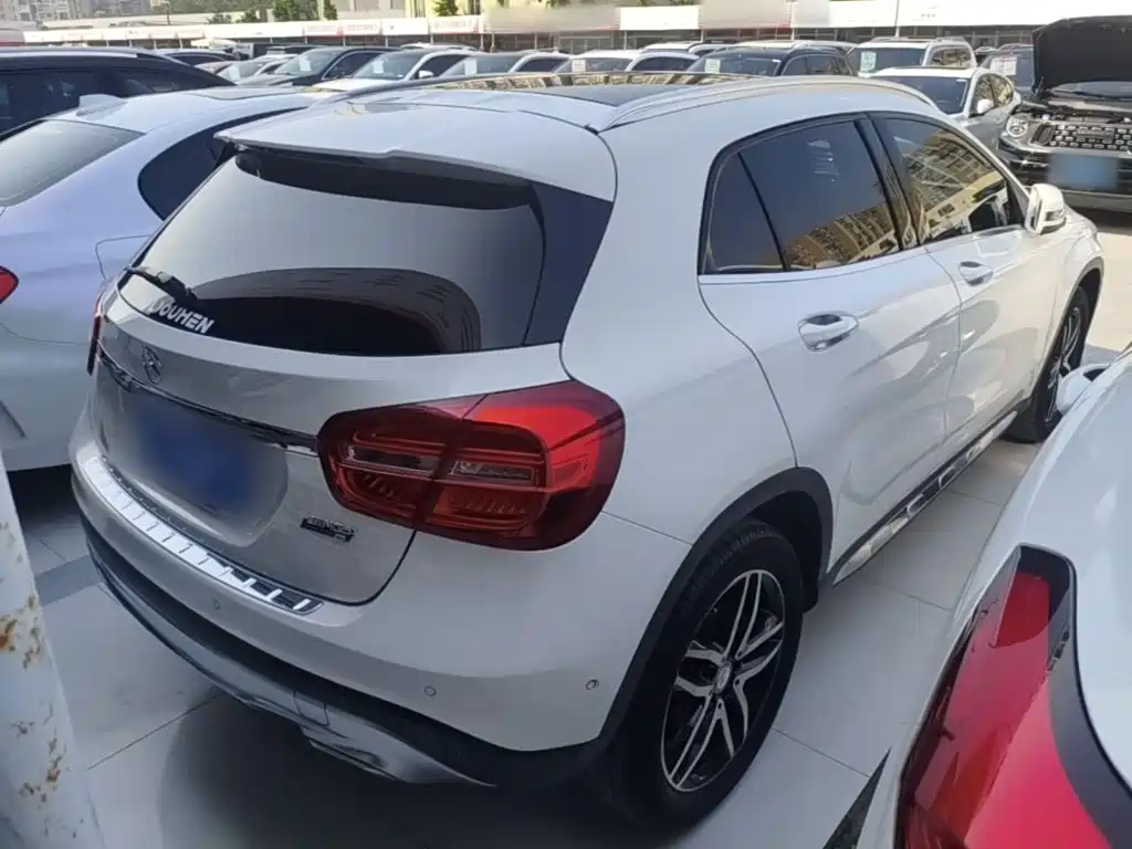 Mercedes-Benz GLA 2015