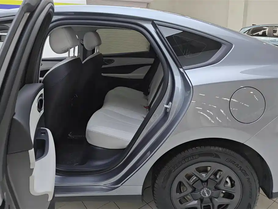 BYD Seal 05 DM-i 2025 — фото 11