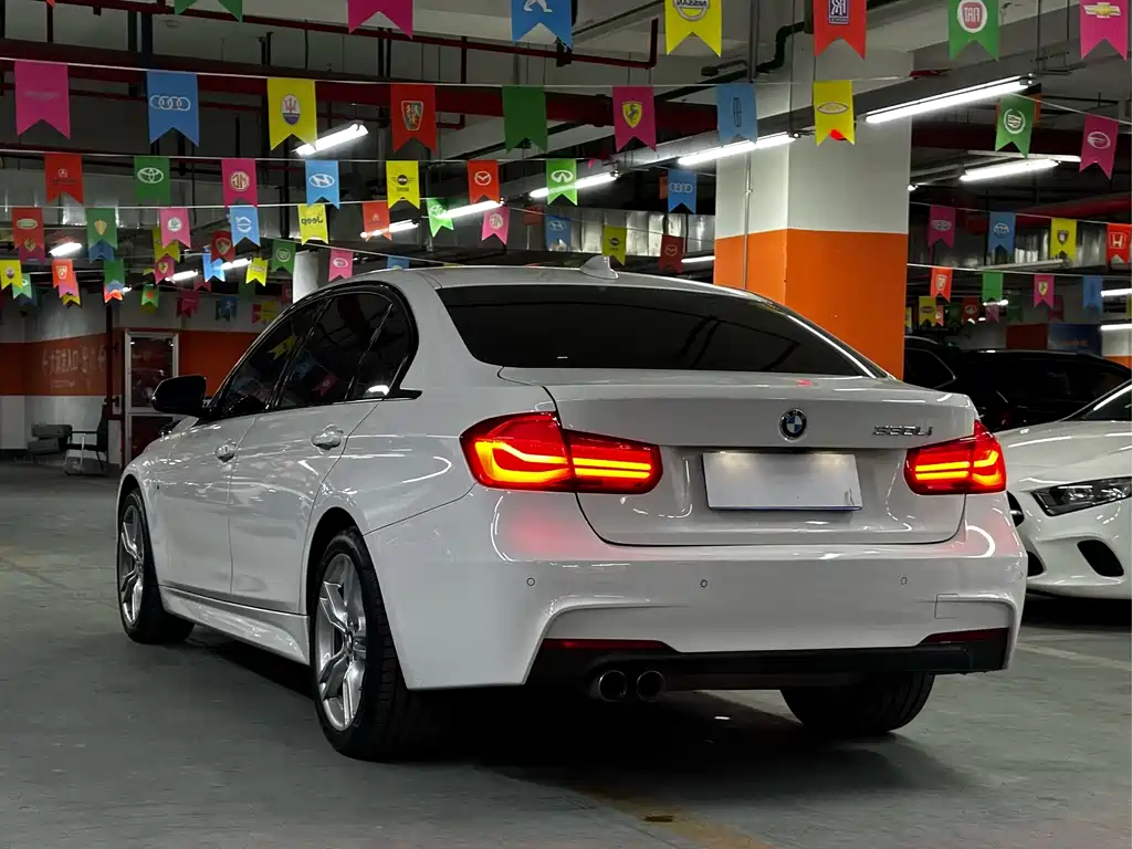 BMW 3 Series 2019 — фото 13