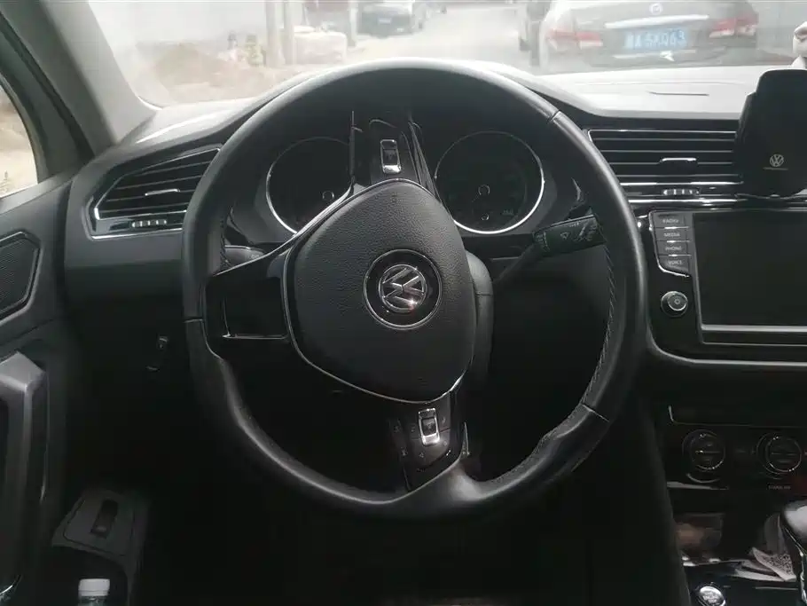 Volkswagen Tiguan L 2018 — фото 15