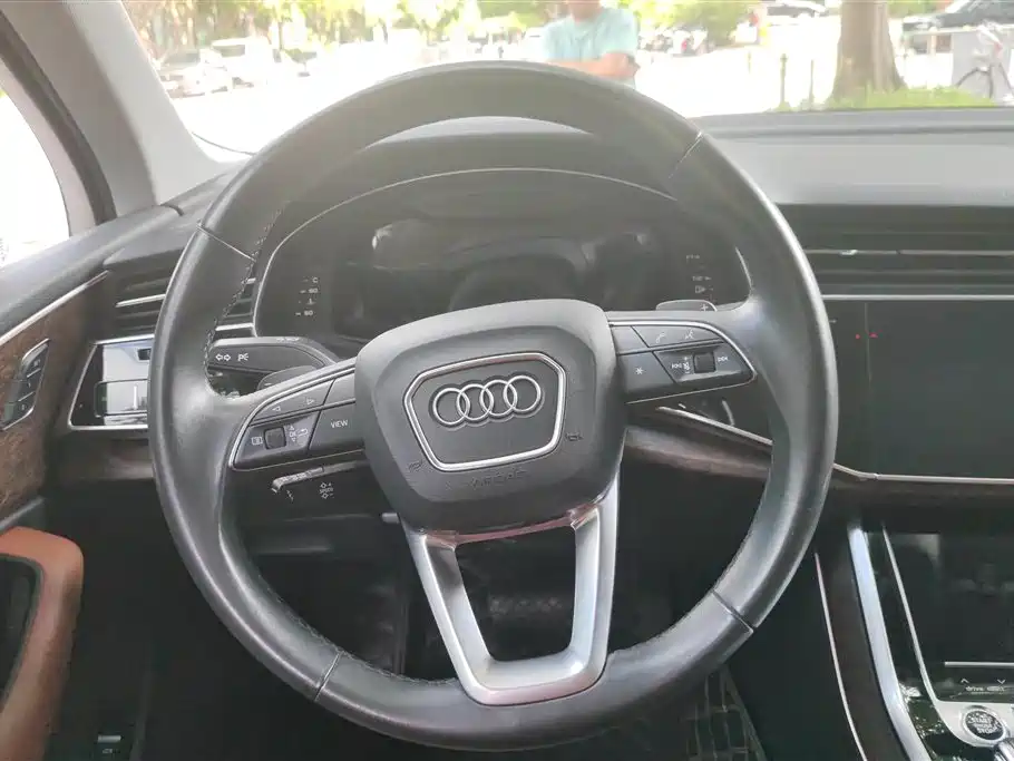 Audi Q7 2021 — фото 15
