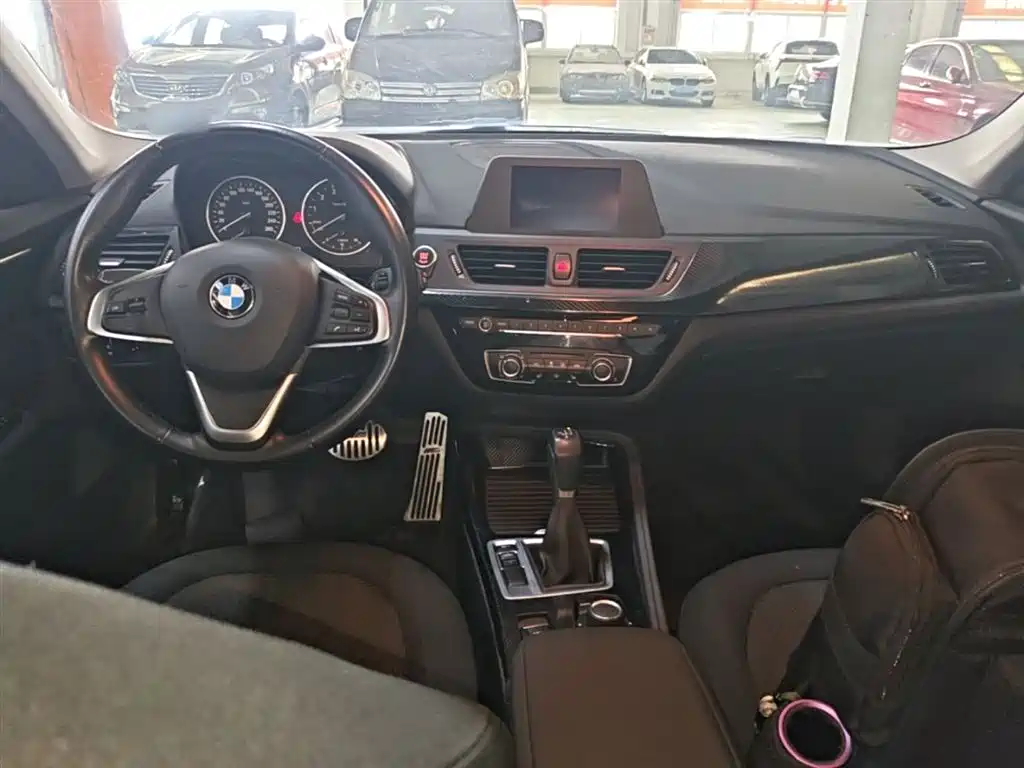 BMW 1 Series 2017 — фото 10