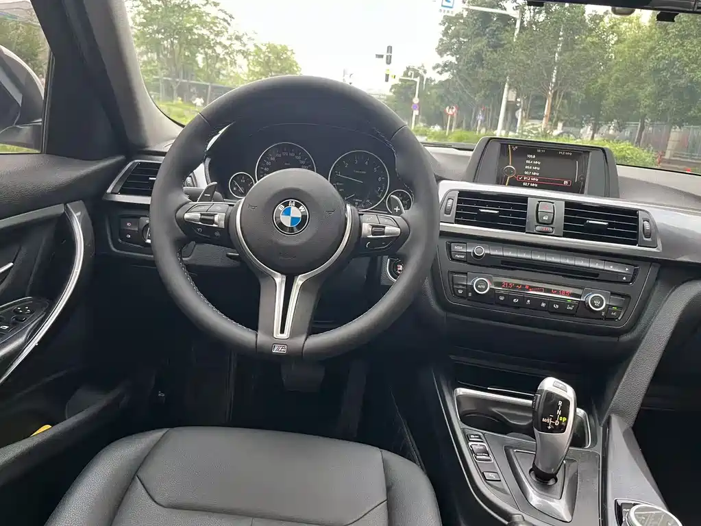 BMW 3 Series 2015 — фото 23