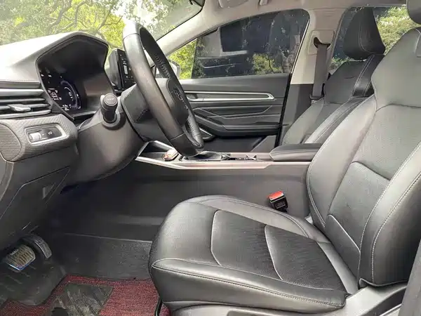 Geely Emgrand 2023