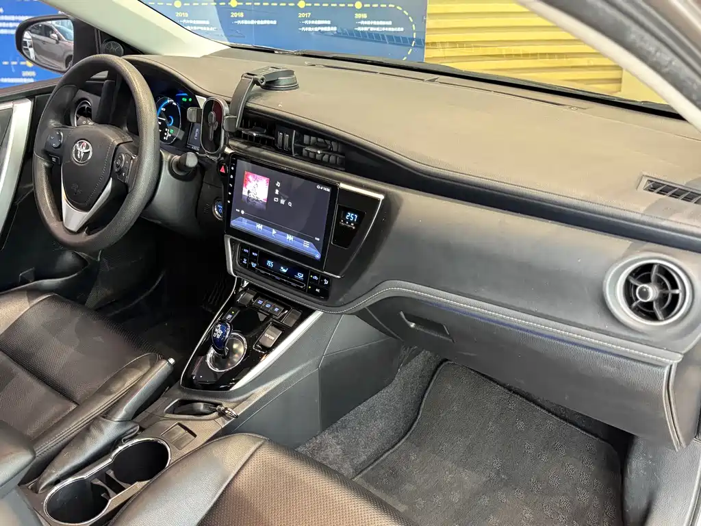 Toyota Corolla Hybrid 2022 — фото 19