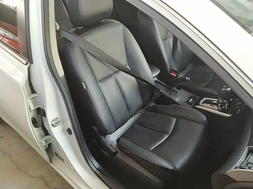 Nissan Sylphy 2018 — фото 25
