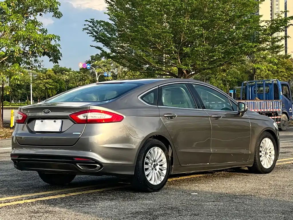 Ford Mondeo 2013 — фото 9
