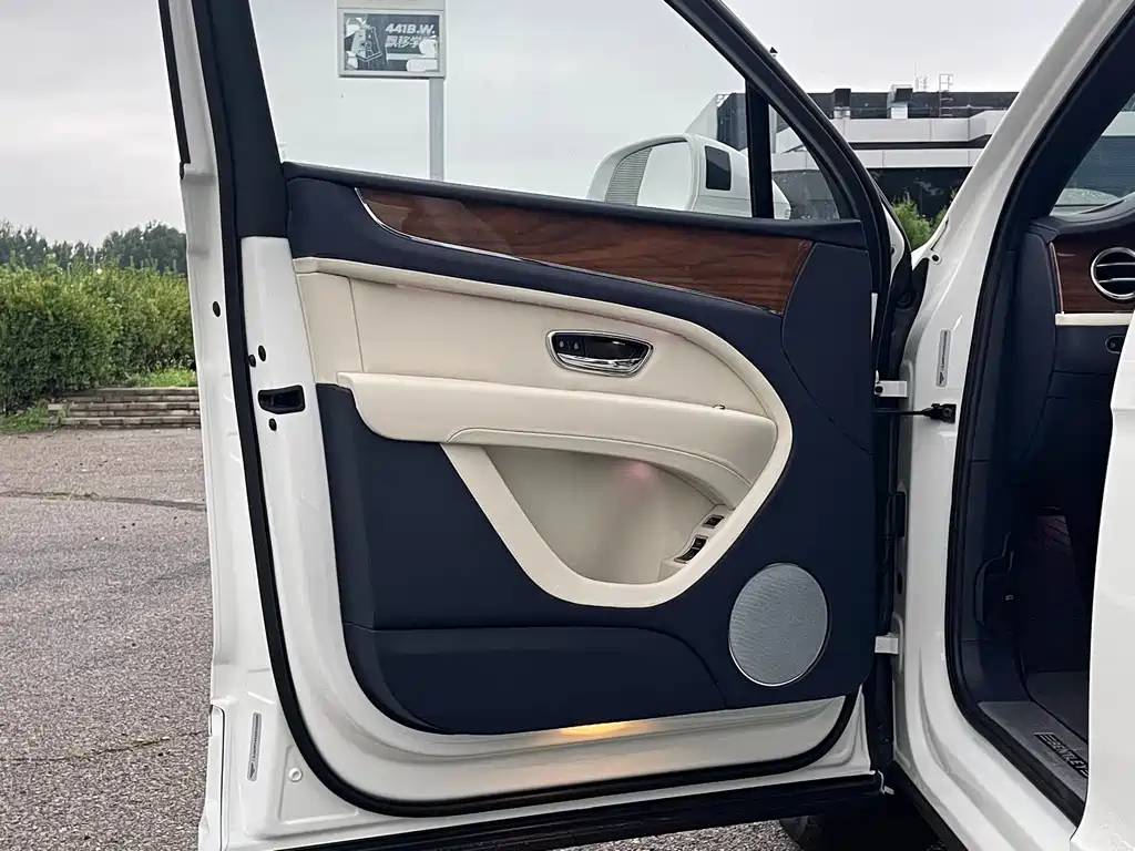 Bentley Bentayga 2025