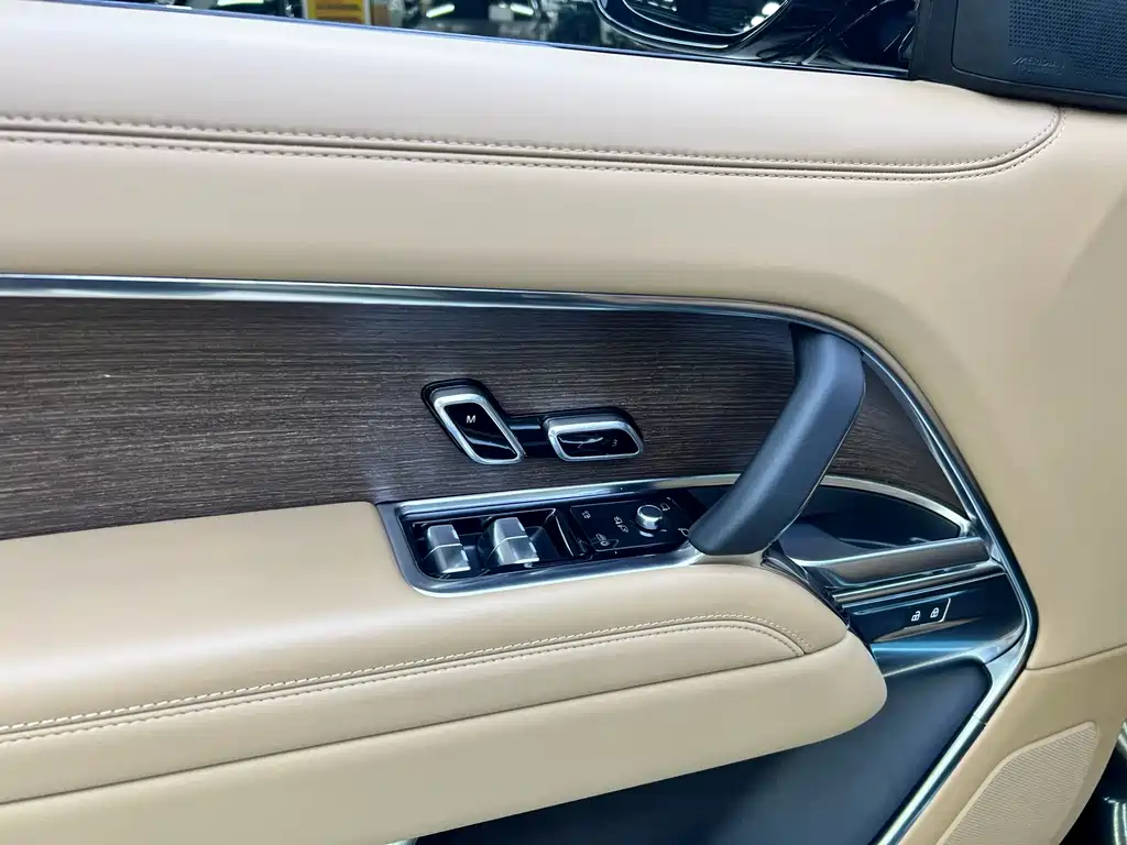 Land Rover Range Rover 2023 — фото 10