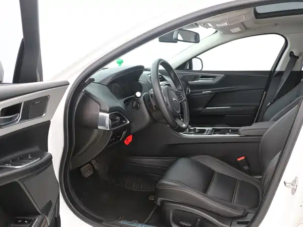 Jaguar XEL 2018